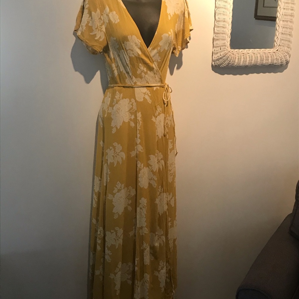 SOLD Lulu’s yellow maxi wrap dress Sz Sm - Picture 3 of 12